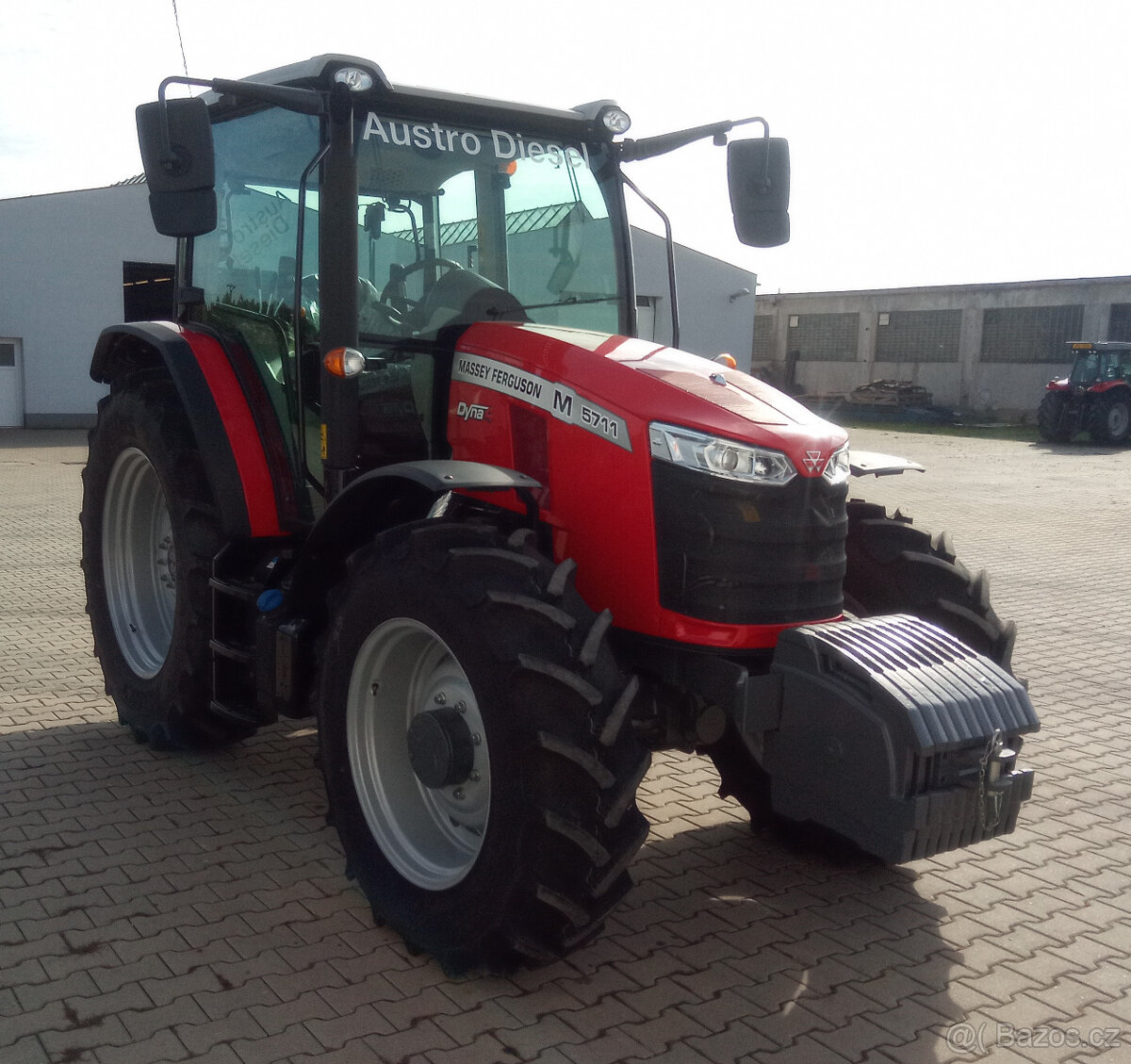 Traktor Massey Ferguson MF 5711M Dyna4 COMFORT - 4