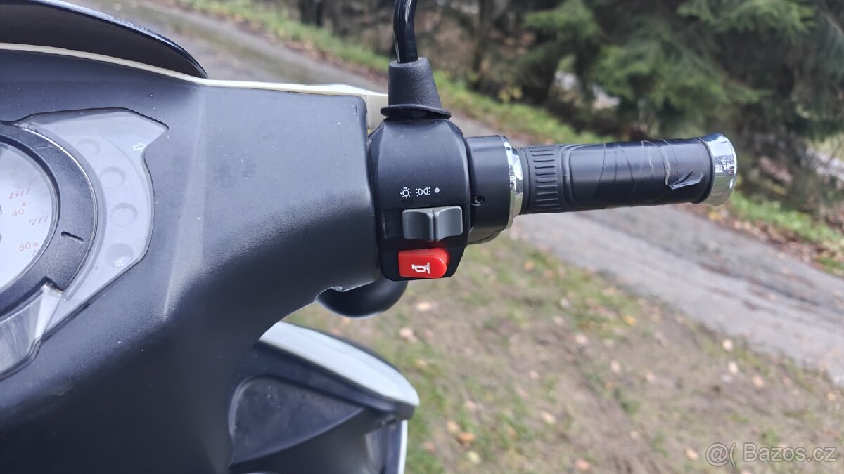 Akumoto 600 elektrický skútr bez baterie - 4