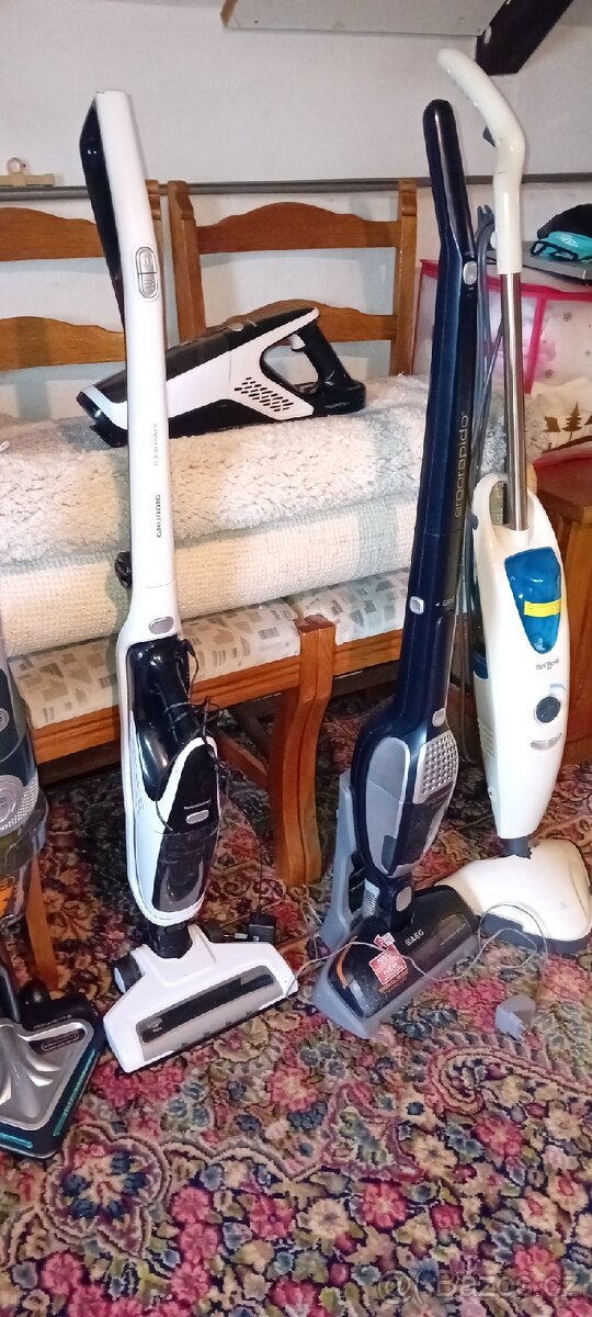 4x tyčový vysavač a 1x parní mop - 4