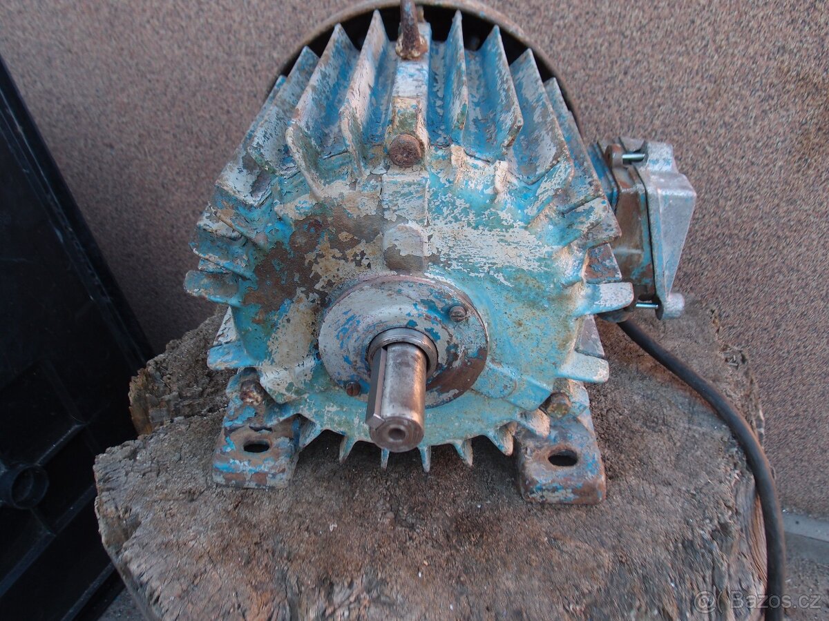 Prodám elektromotor MEZ 5,5kw 960 ot. 380V - 4
