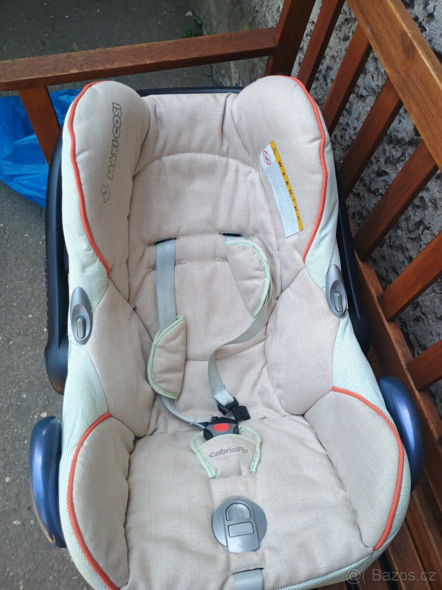 Maxi Cosi Cabrio Fix + adaptéry + fusak - 4