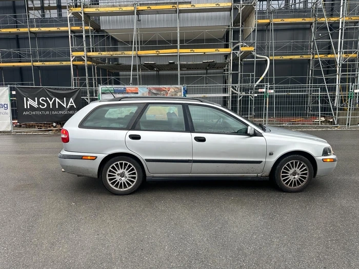 VOLVO V40 2.0T - 4