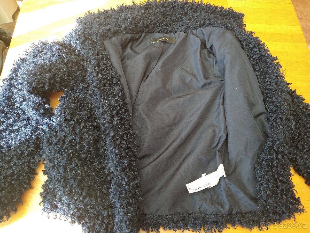 Černá chlupatá bunda ZARA BASIC - 4