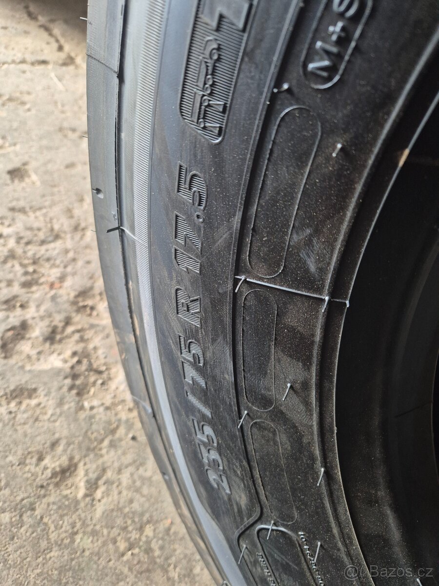 Pneu 235/75 r 17.5 michelin x multi - 4