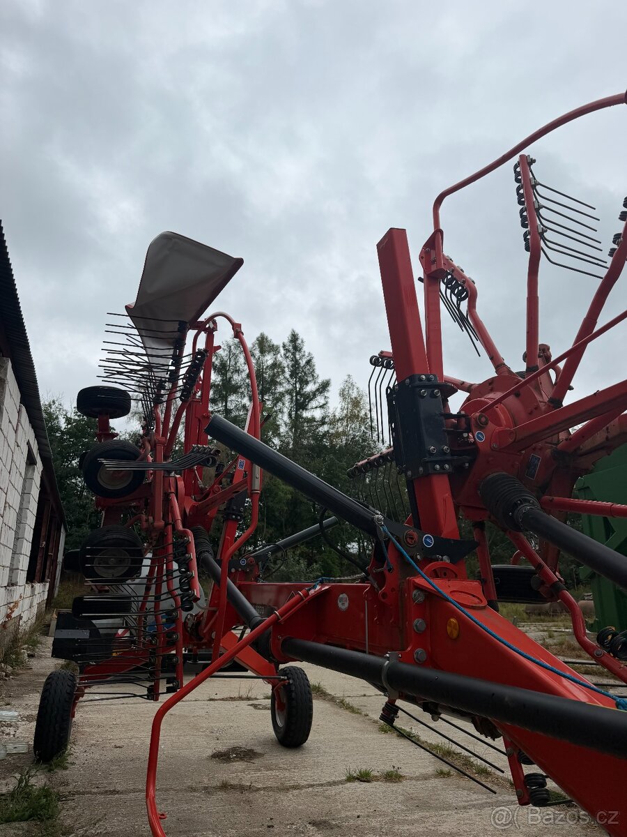 Boční nahrabávač KUHN - 4