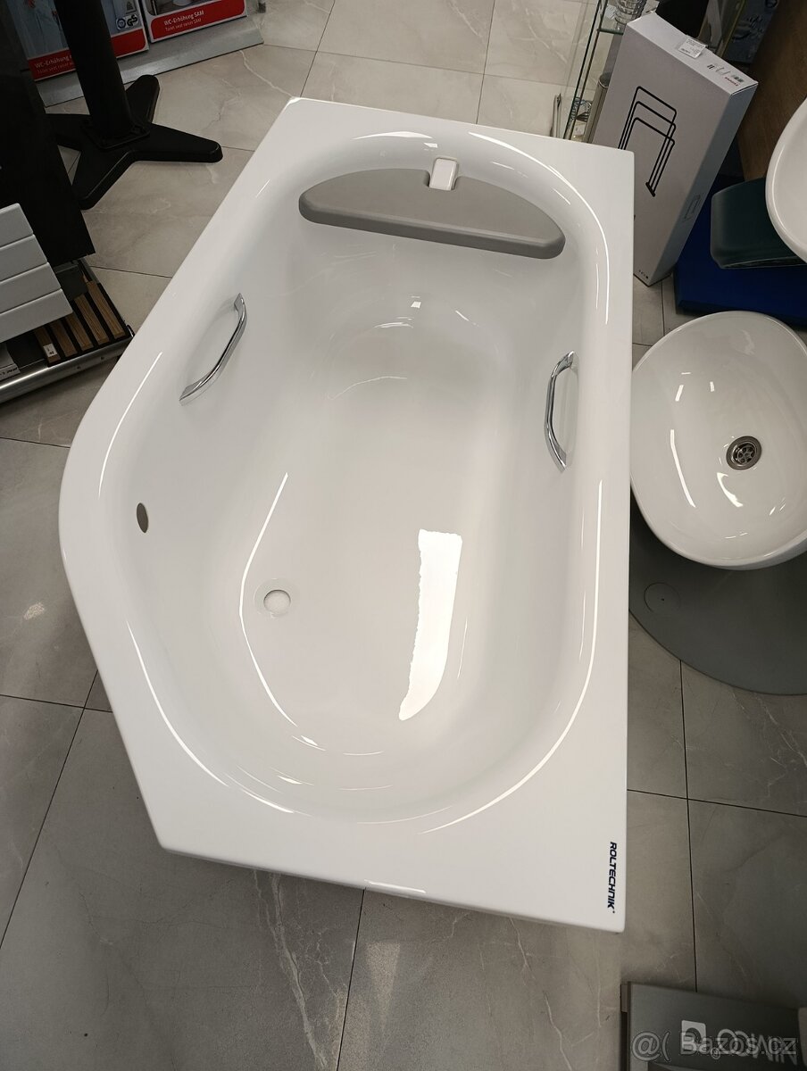 Pohodlná asymetrická vana 160 L - 4