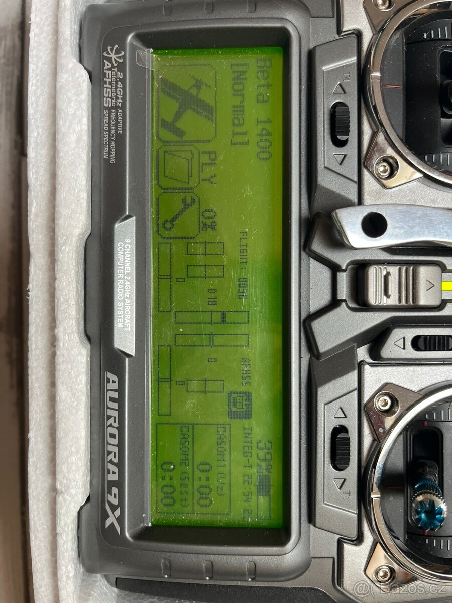 Hitec AURORA 9X 9-kanálová 2.4GHz vysílačka - 4