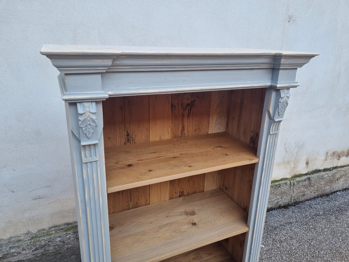 KRÁSNÁ STARÁ ZDOBENÁ KNIHOVNA - REGÁL - 4