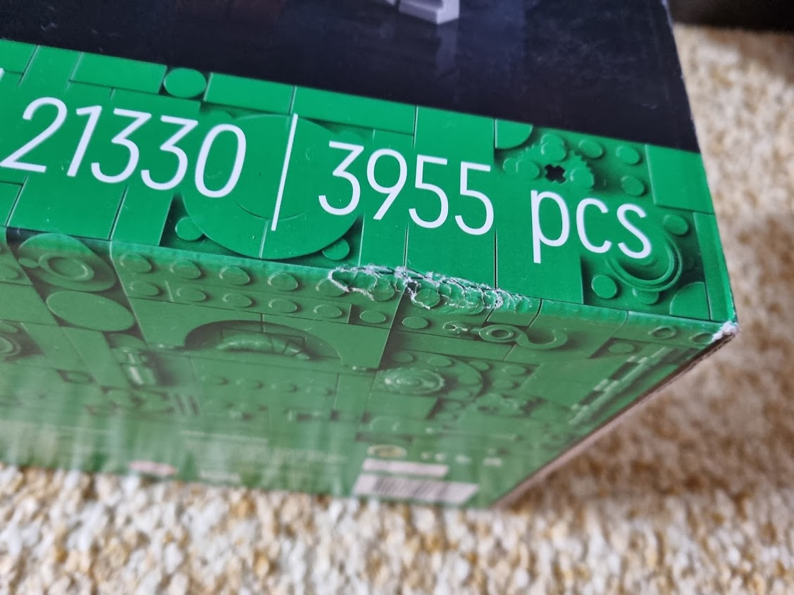 LEGO Ideas 21330 Sám doma - 4