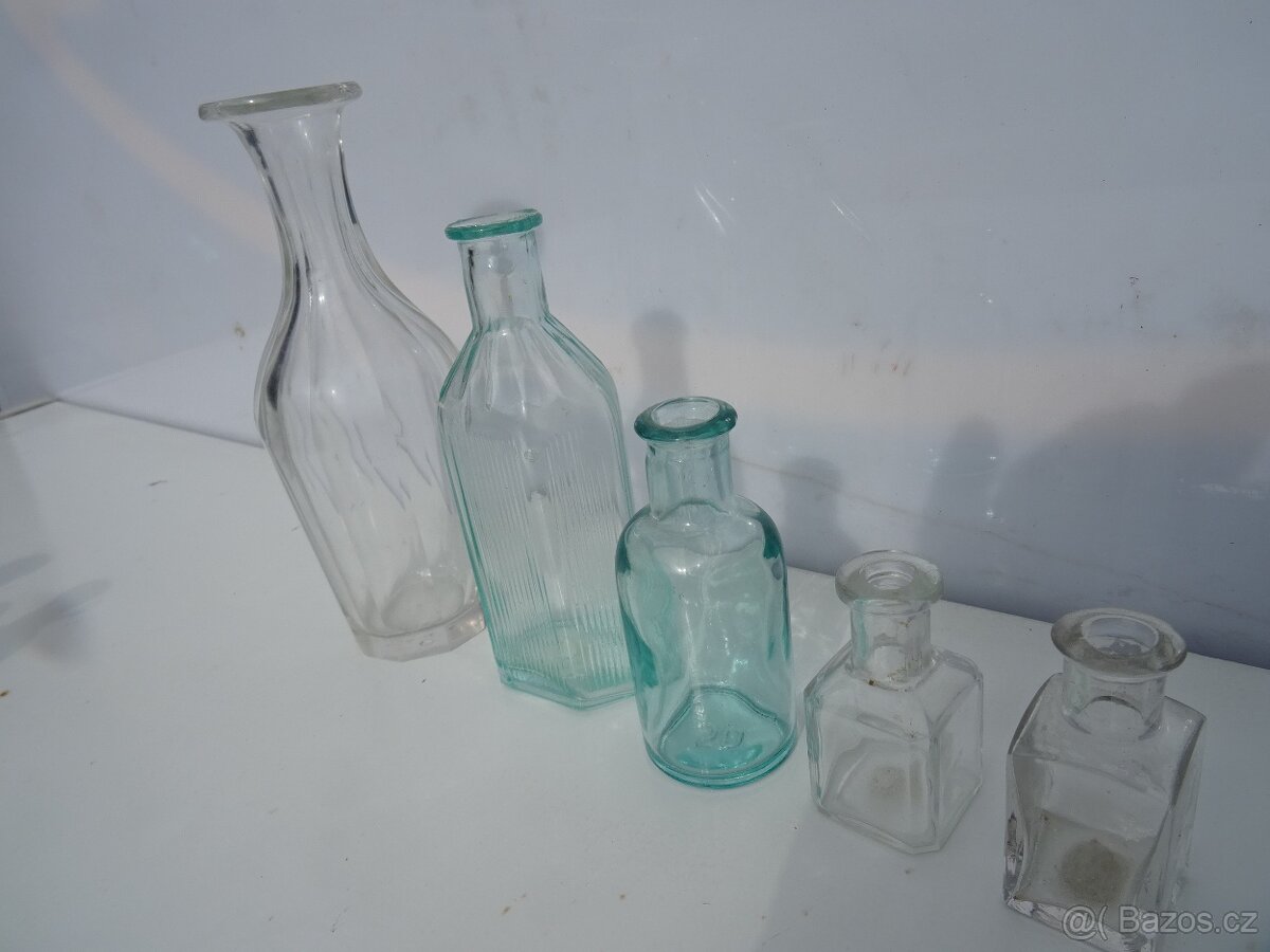 Staré barevné lahvičky . - 4