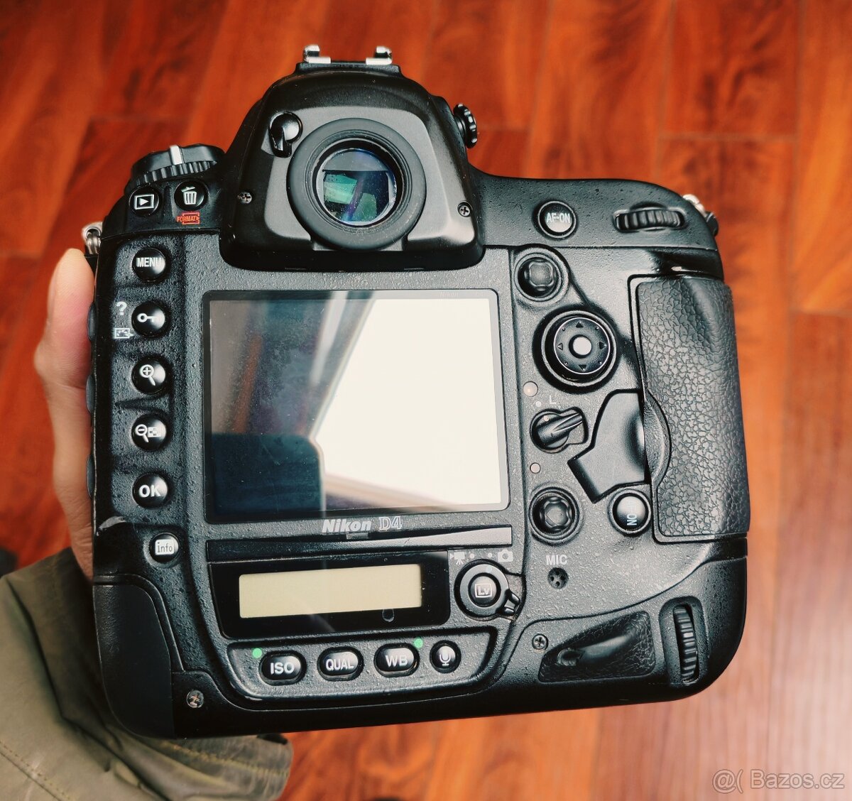 Nikon D4 - 4