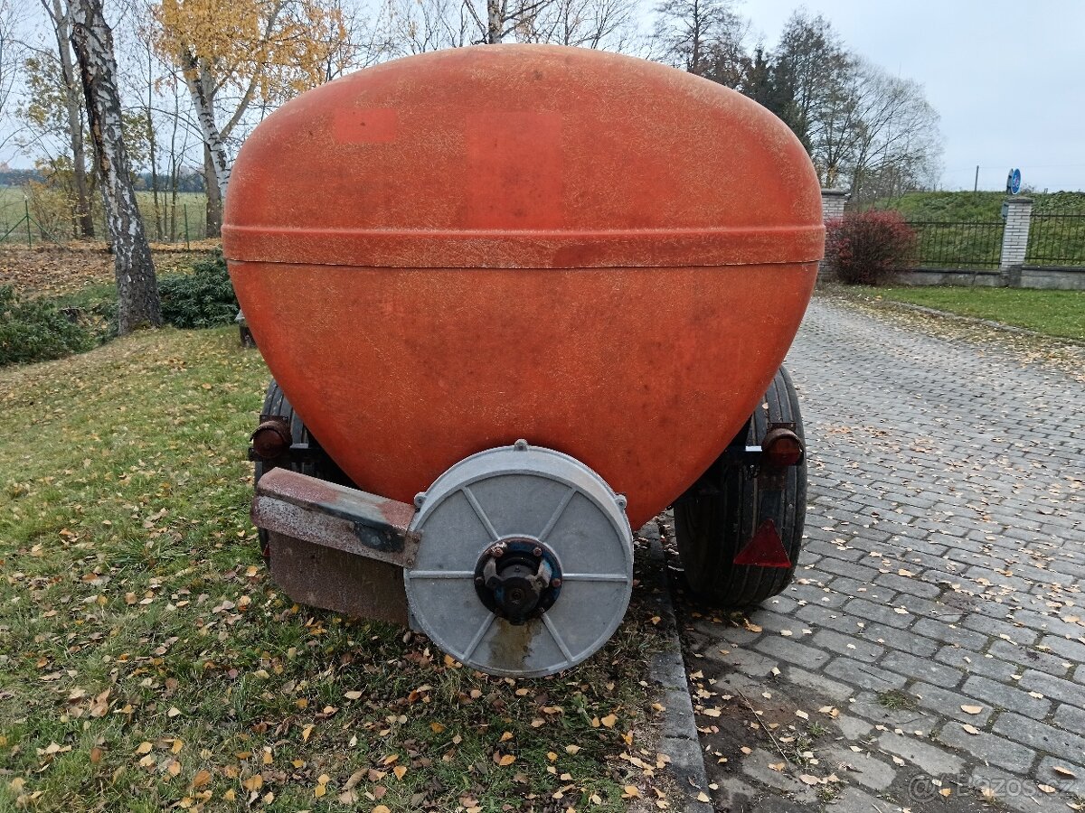 Laminátový fekál, cisterna, nádrž na vodu o objemu 4.000l - 4