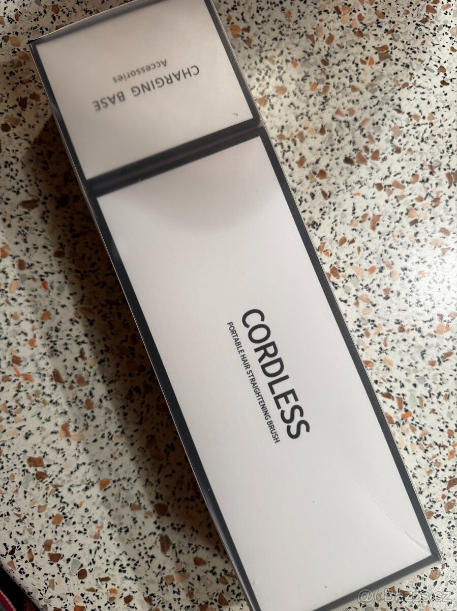 Mini žehlička- bezdrátový kartáč na vlasy - 4