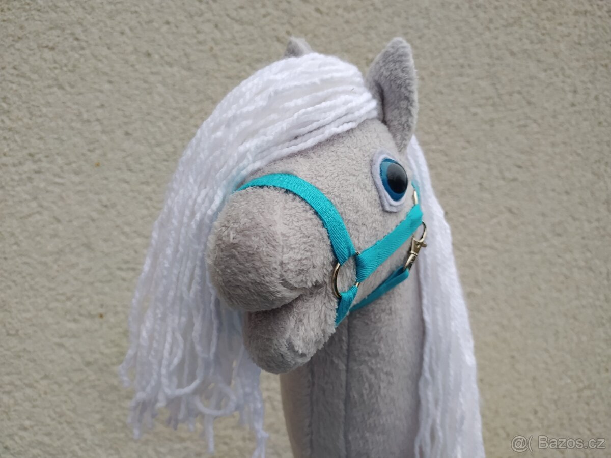 Hobby horse s modrýma očima - 4