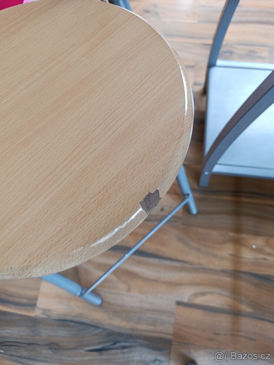Stůl s 2 židlemi - 4