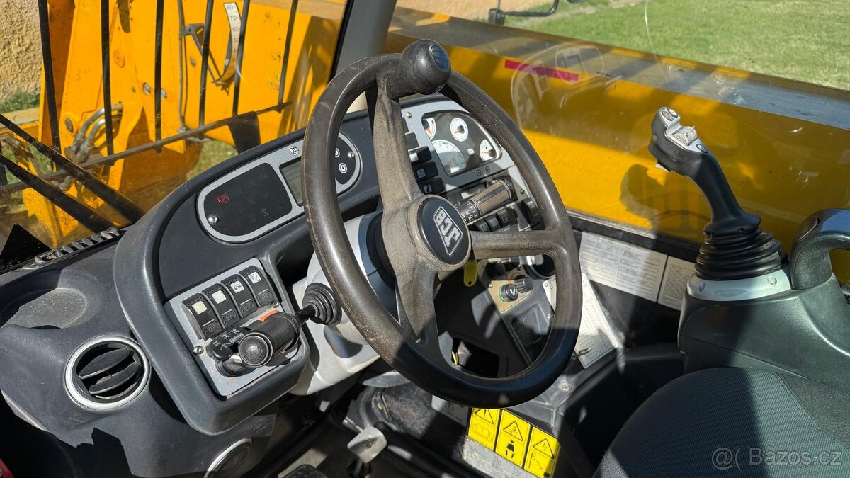 Prodám manipulátor JCB - 4