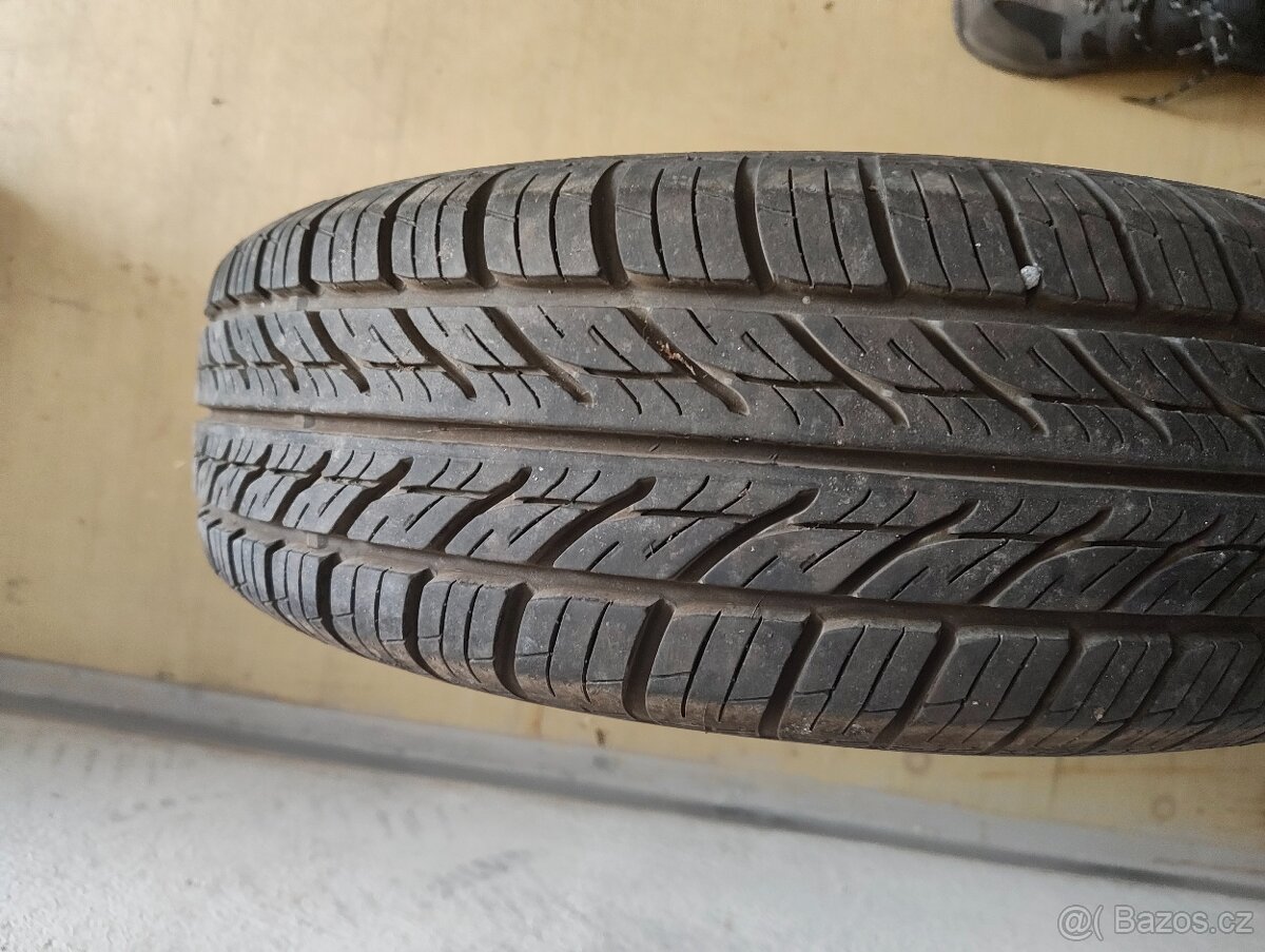 Prodám pneu 165/70 R13 s disky - 4