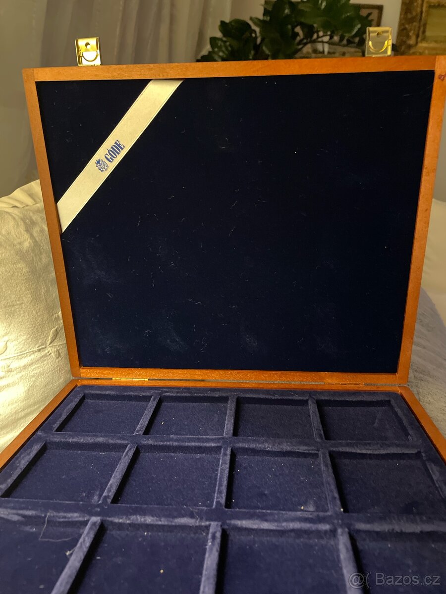 KRÁSNÁ ETUJE,dřevo a samet,NĚMECKO - 4