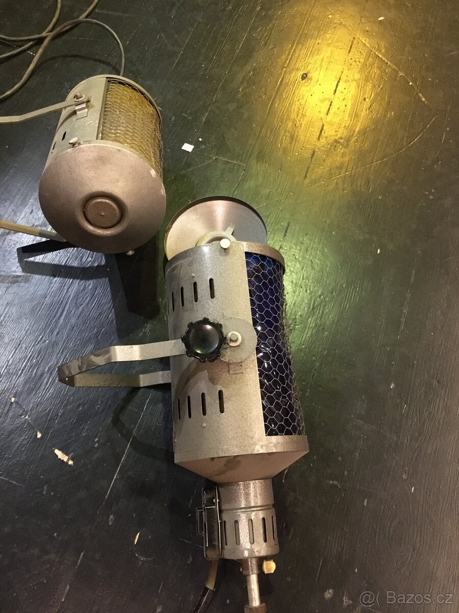 Staré divadelní reflektory z roku 1970 - 4