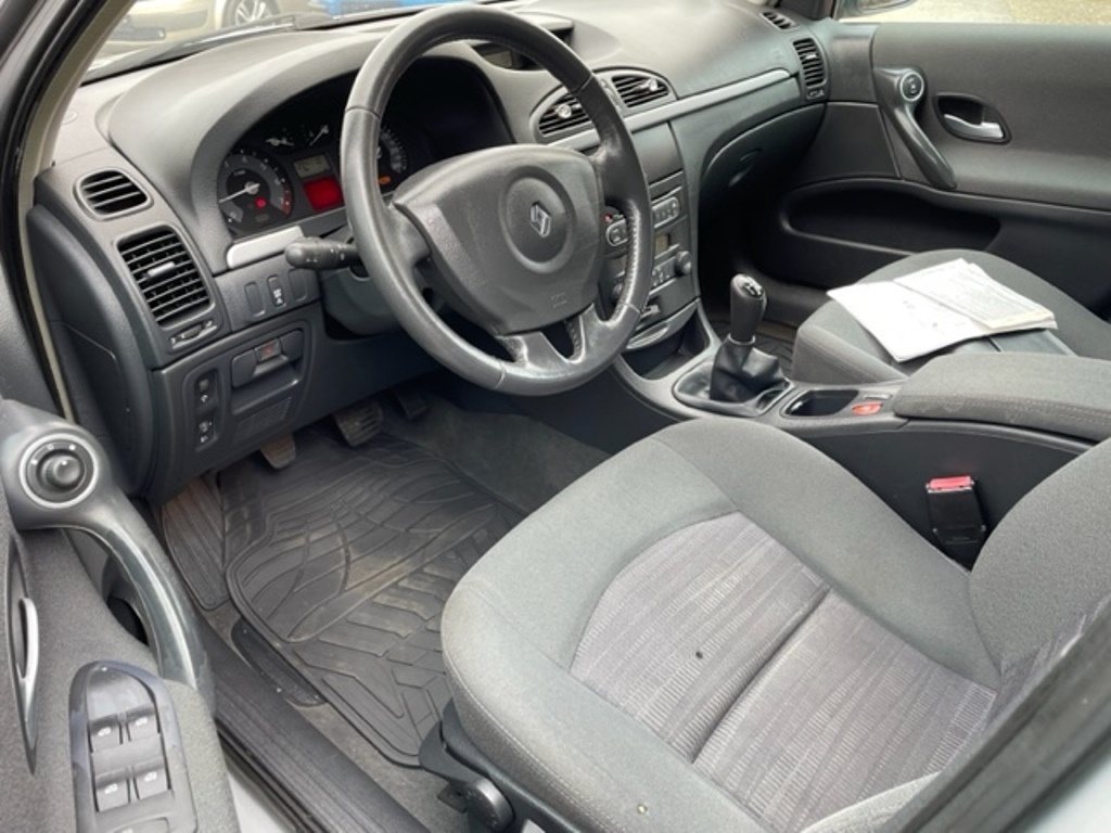 Renault Laguna 2.0i, r.2006, nová stk, klima - 4