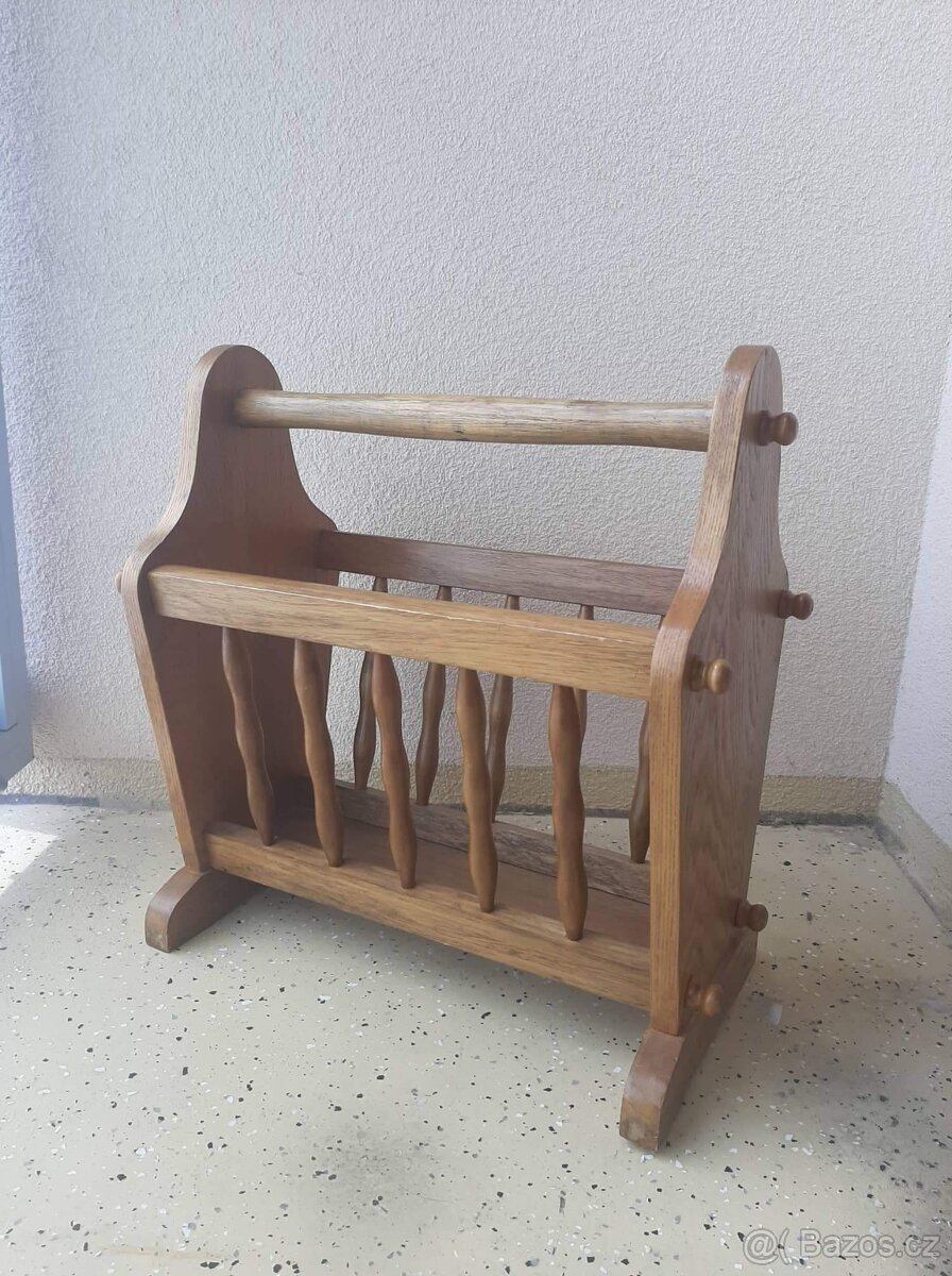 Dřevěný stojan na noviny - 4