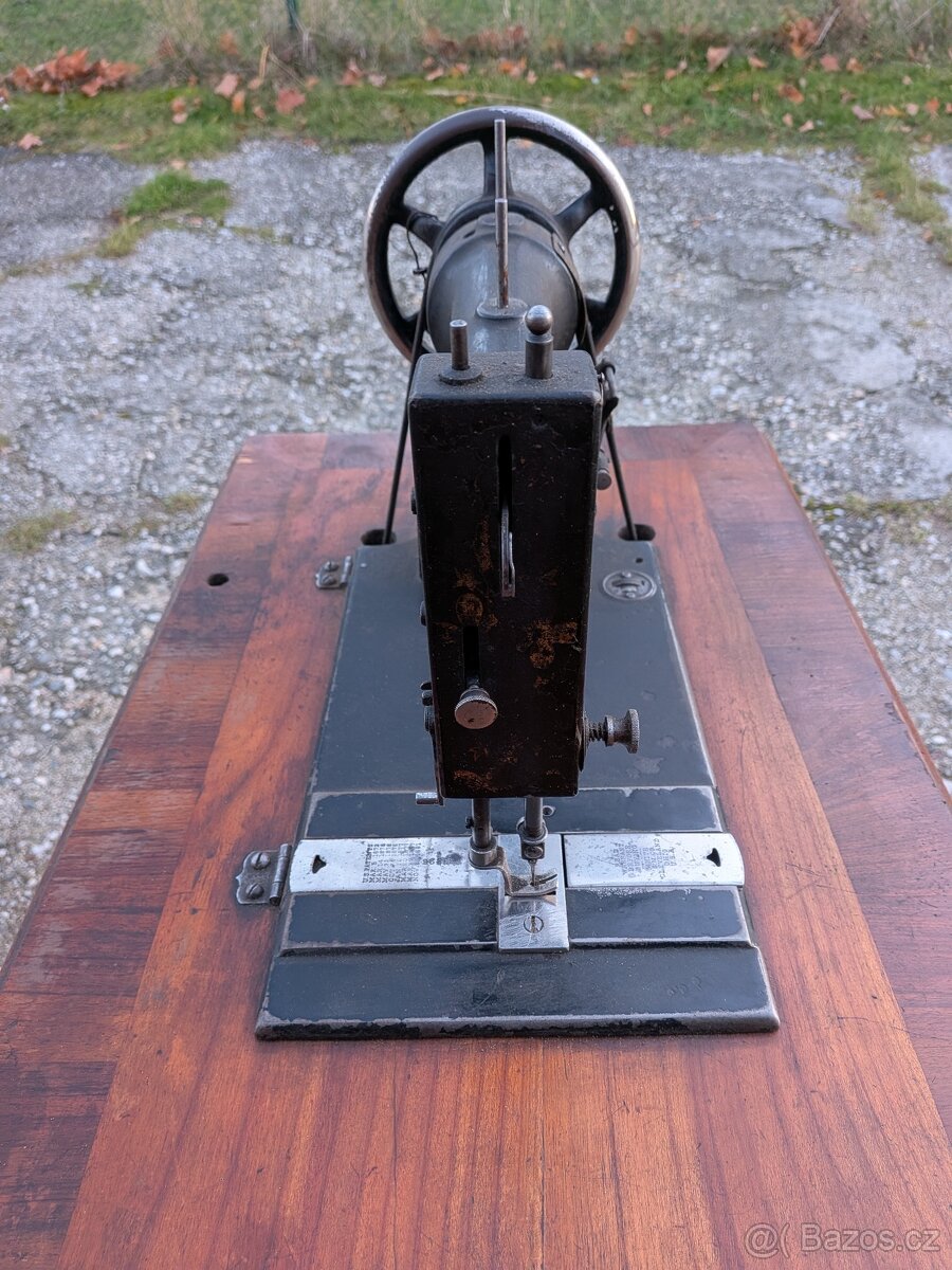 Prodám šicí stroj White - 4