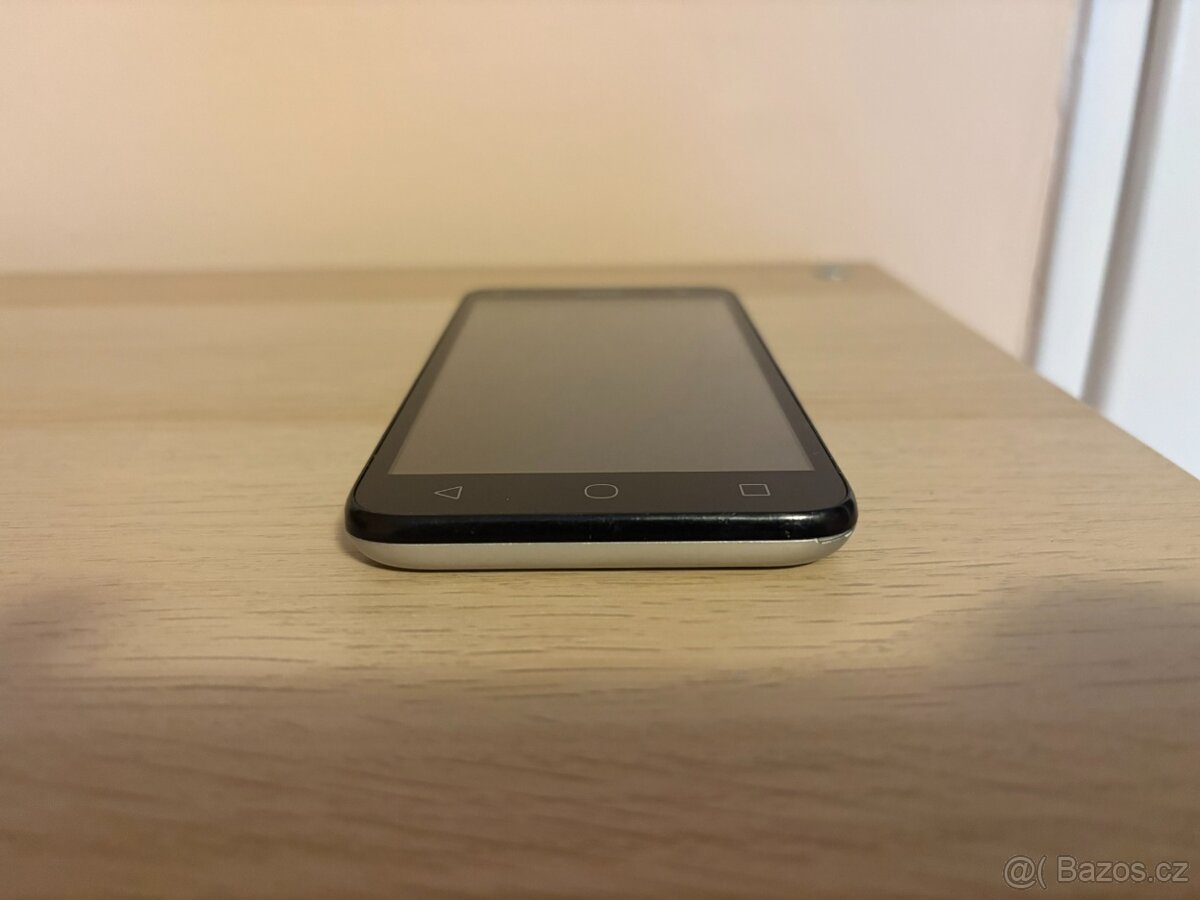 Mobilní telefon Alcatel Pixi 4 - 4