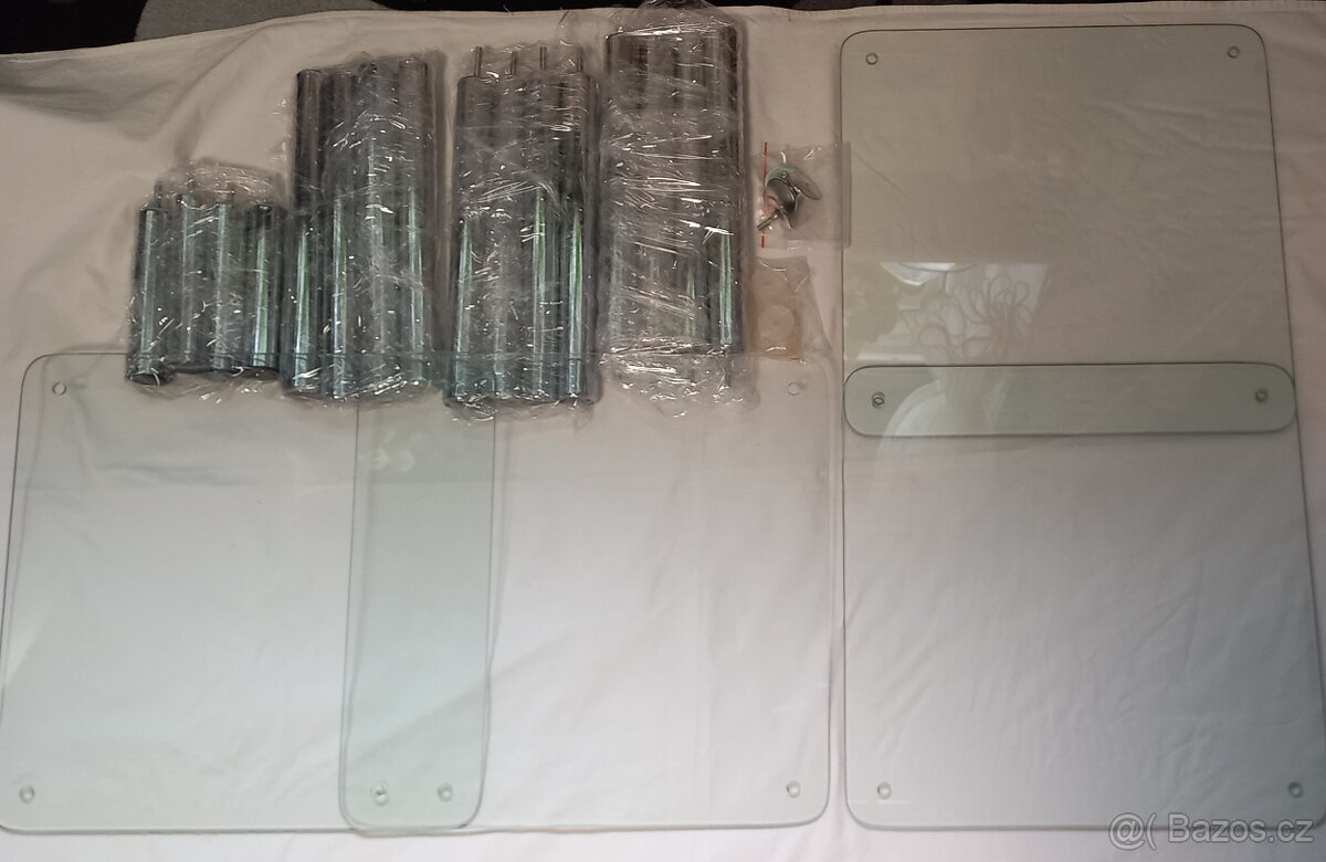 Skleněný stolek čtverec - 4