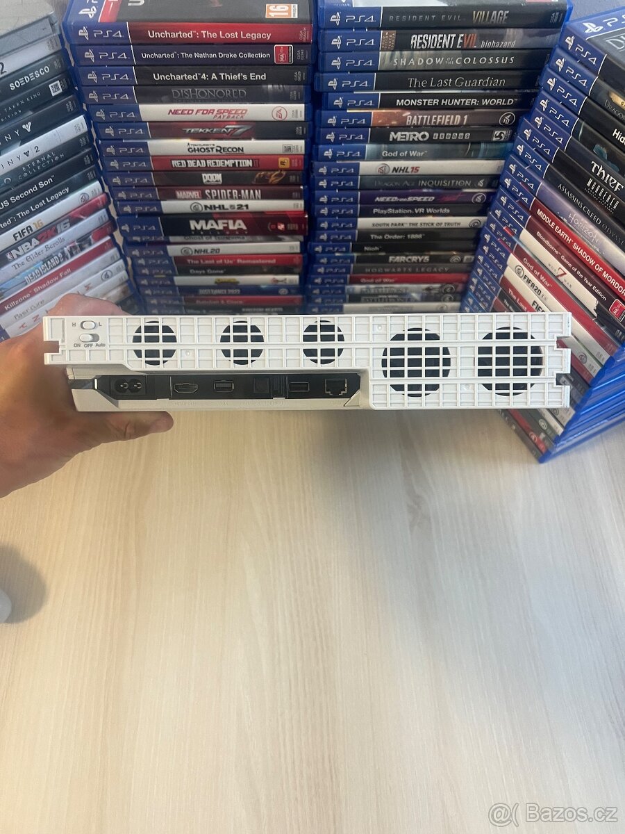 Herní konzole PS4 / PlayStation 4 PRO bílá - 4