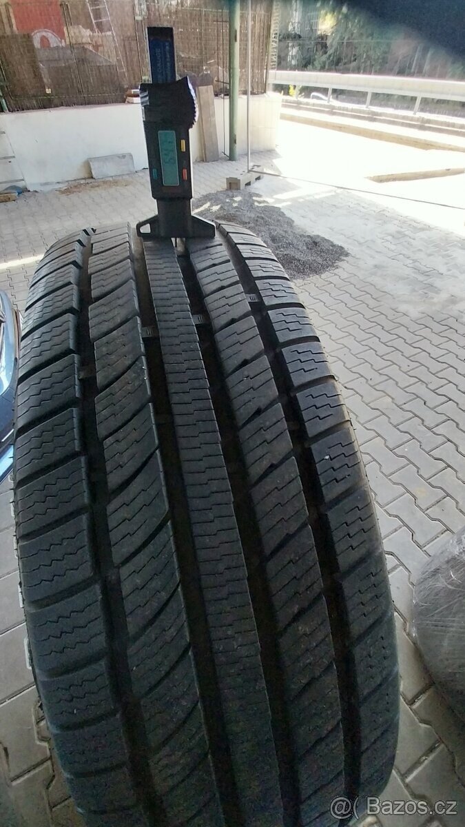 Prodám 4 x pneu Ovation 225/65/17 - 4