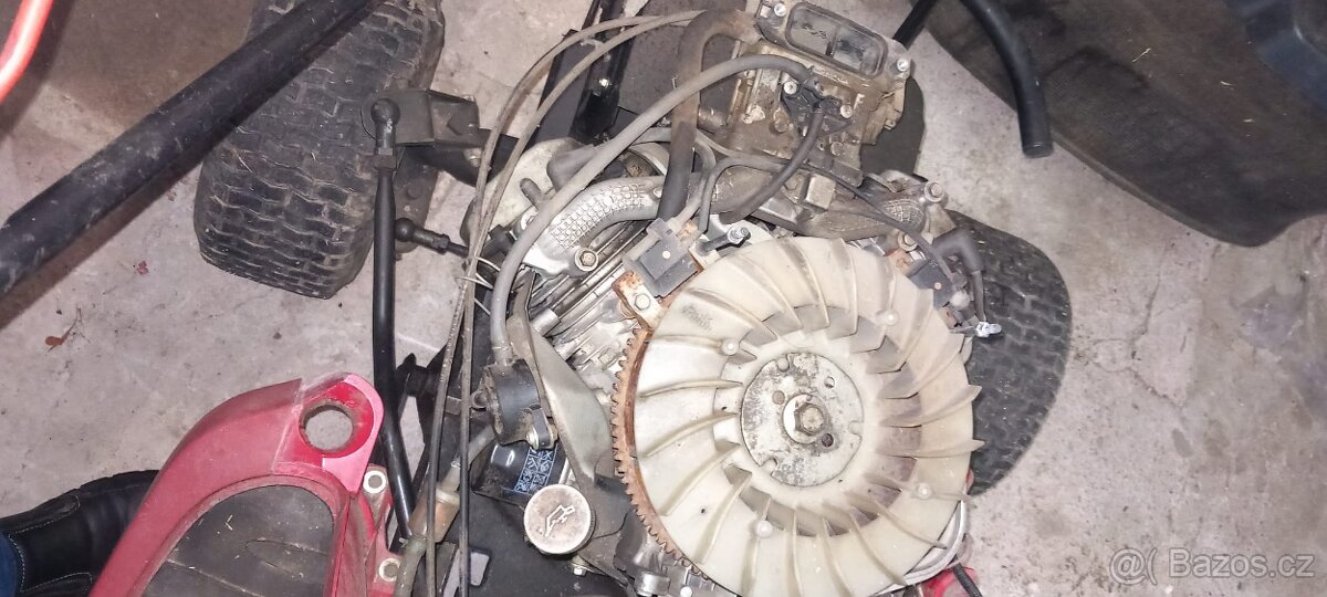 Traktůrek Honda V-twin - 4