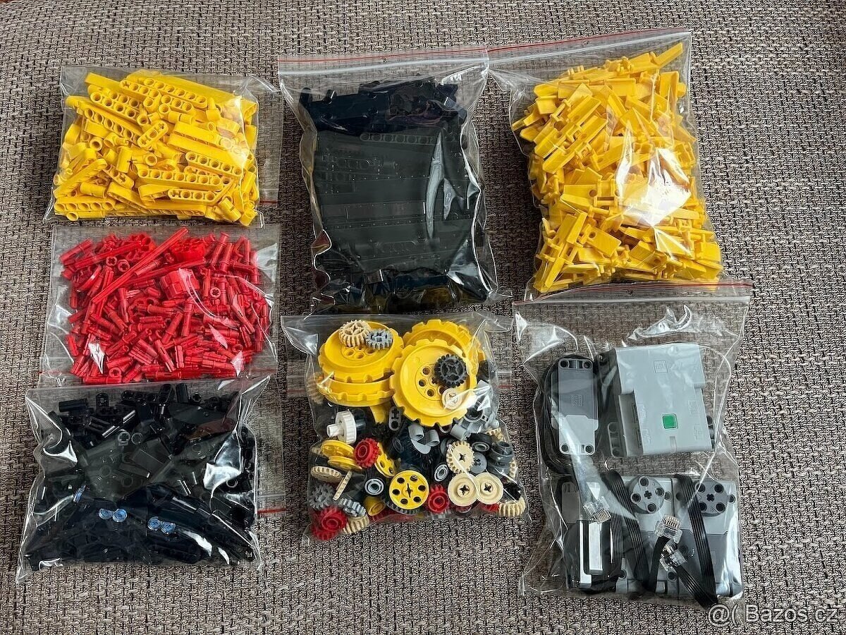 Lego Technic Buldozer CAT- stav nového - 4