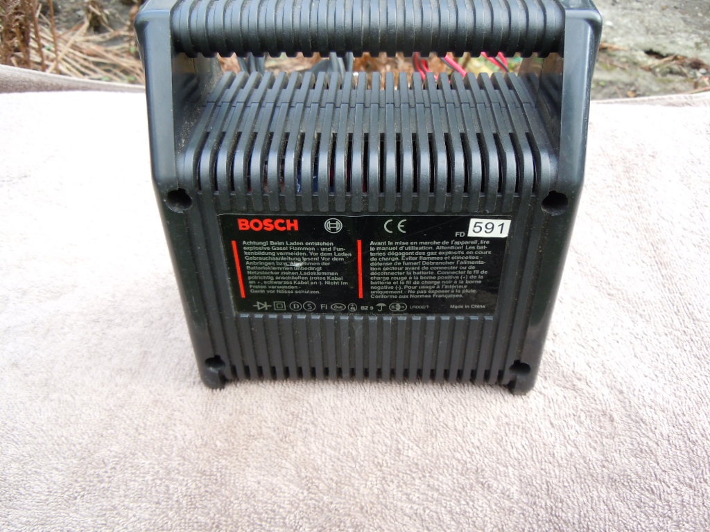 BOSCH Nabíječka - 4