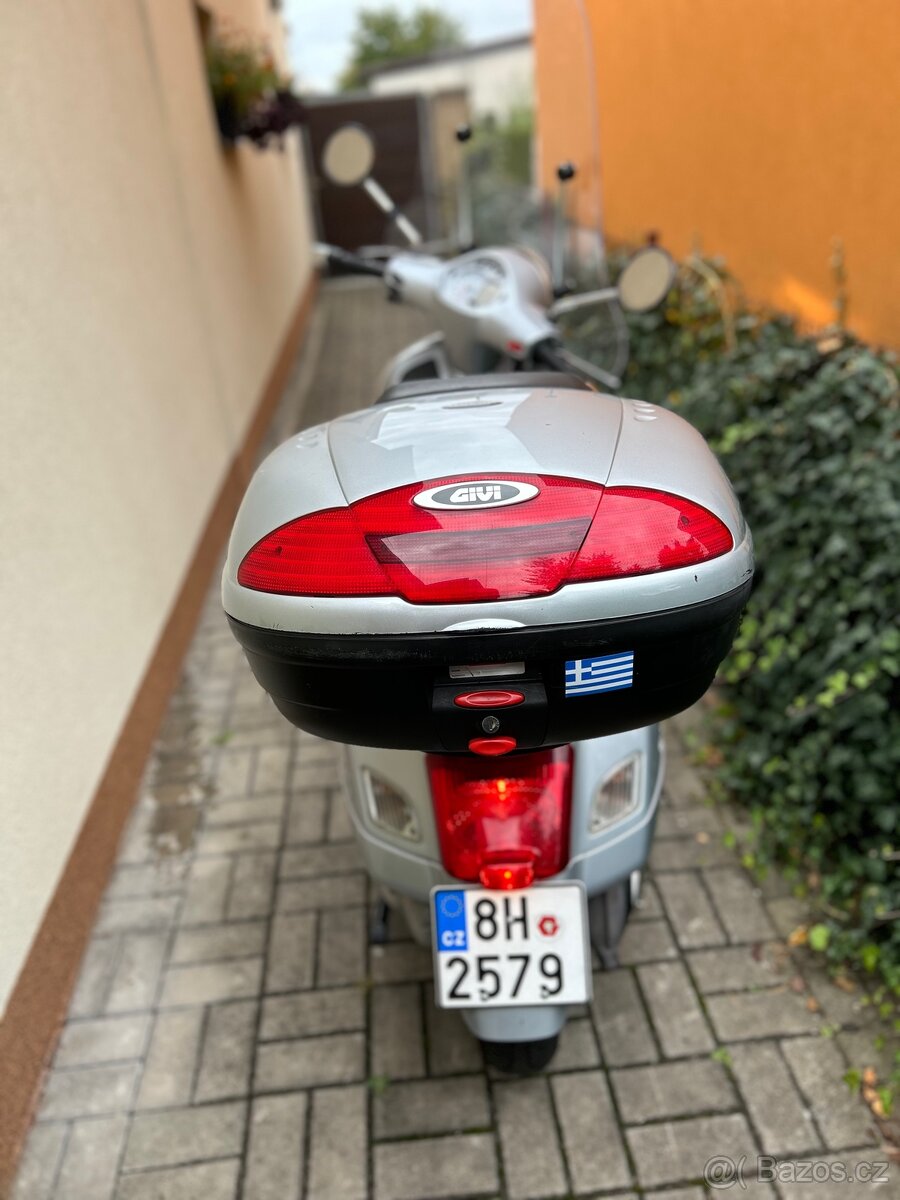 Vespa GTS 250 plně vybavená - 4