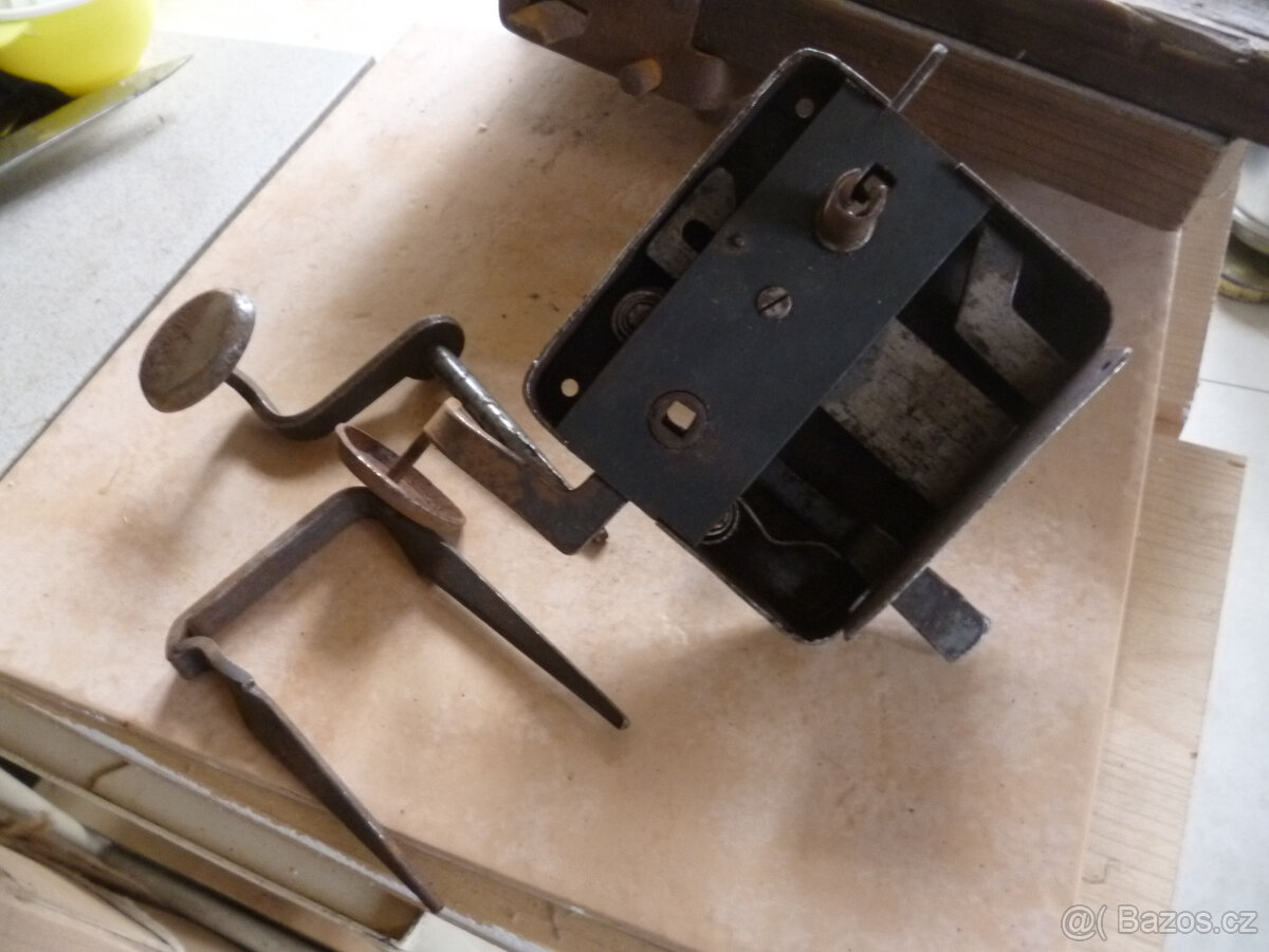 Staré krabicové zámky s klikami - 4