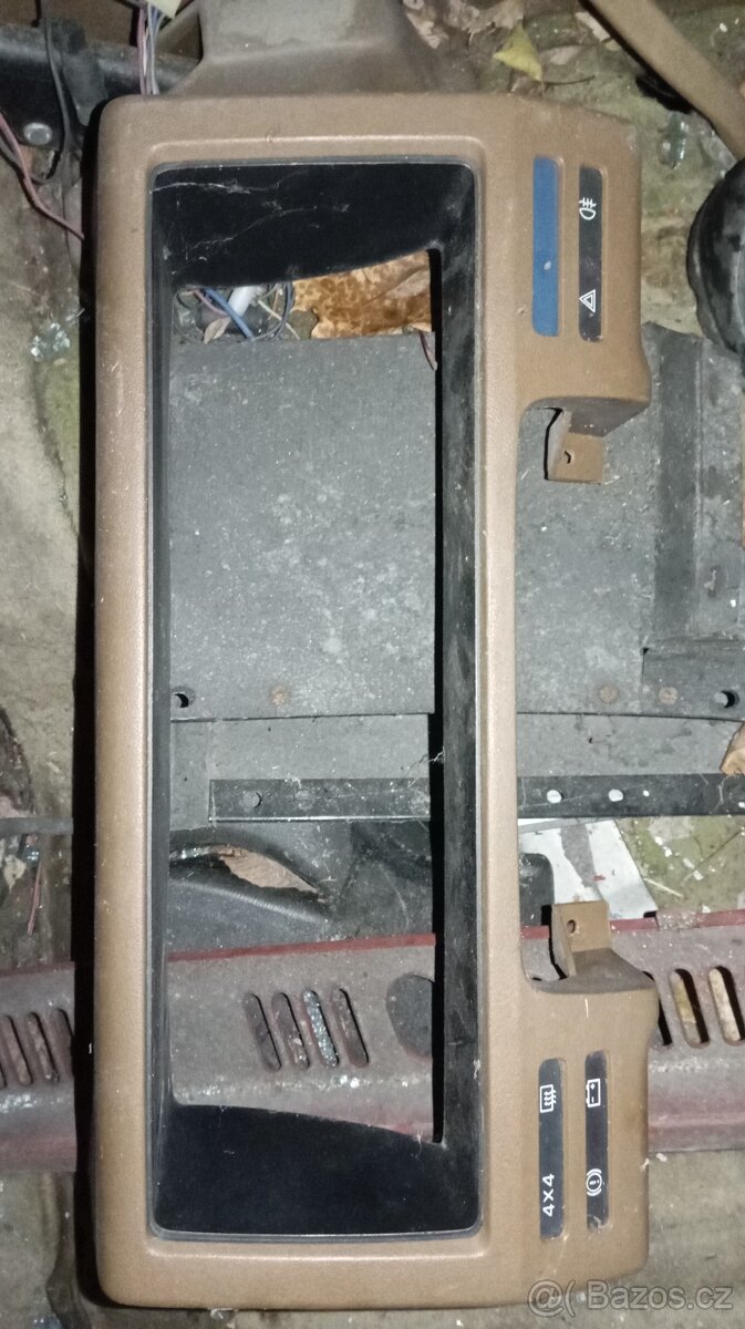 Nissan Patrol III, díly na fotce. Rok 1986 - 1993 - 4