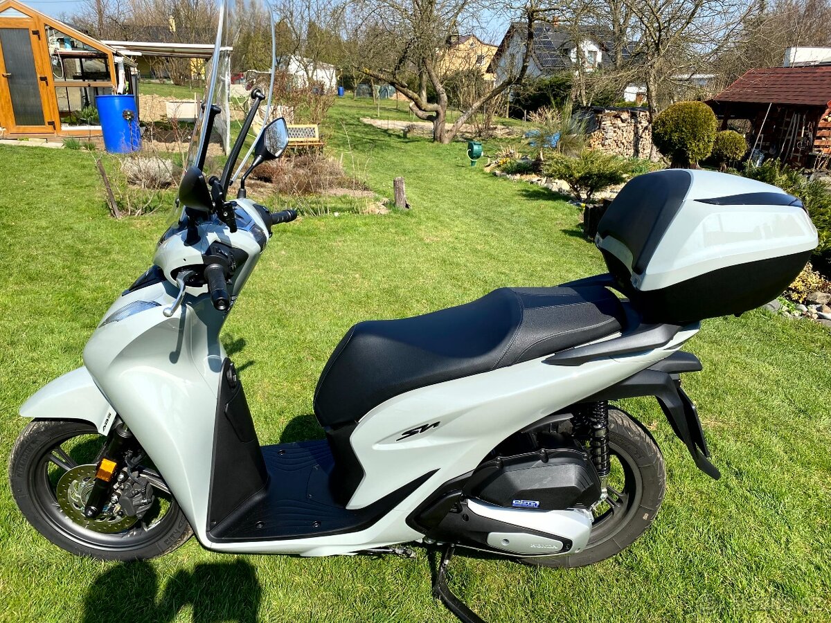 Skútr HONDA 125 SH - 4