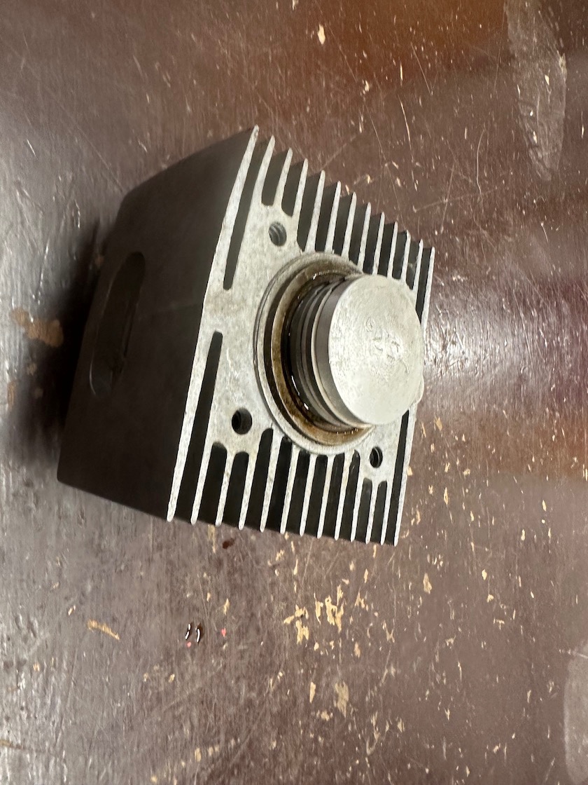 Predám orig. nový valec babetta 207+piest, uloženka - 4