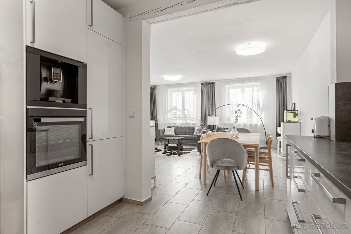 Prodej rodinného domu 6+kk s autodílnou – Šimanov, 9 km od J - 4