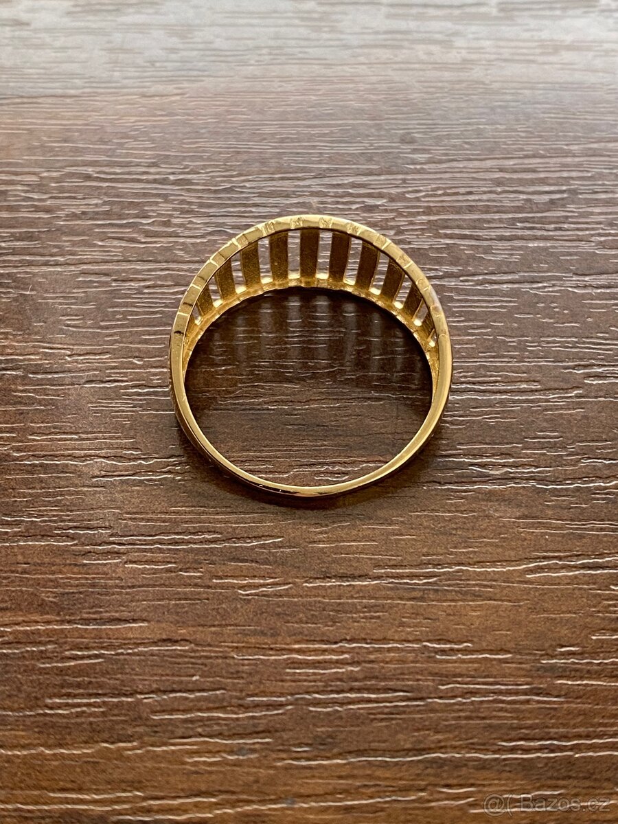 Zlatý dámský prstýnek - 4