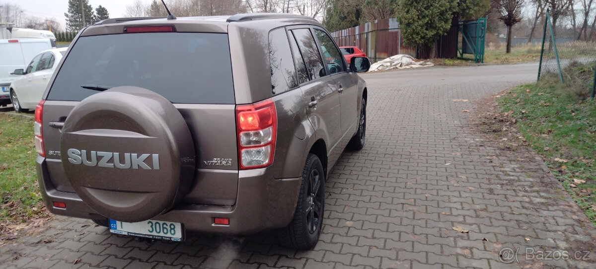 Suzuki Grand Vitara 2.4 benzín - 4