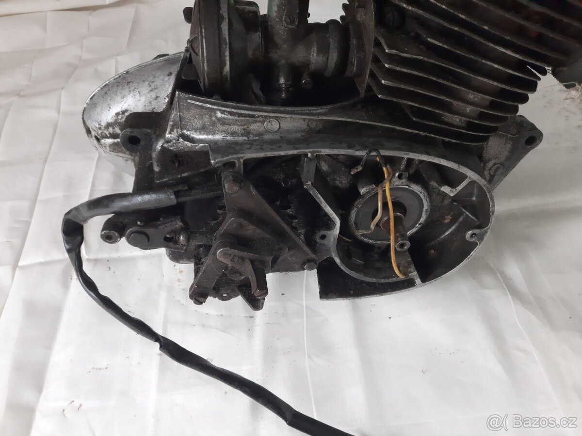 Motor Jawa 250 pérák - 4
