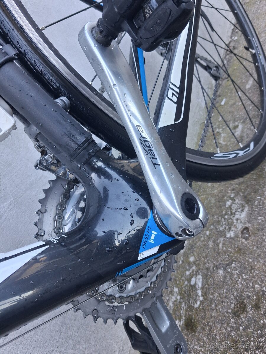 Karbonové silniční kolo CUBE - 4