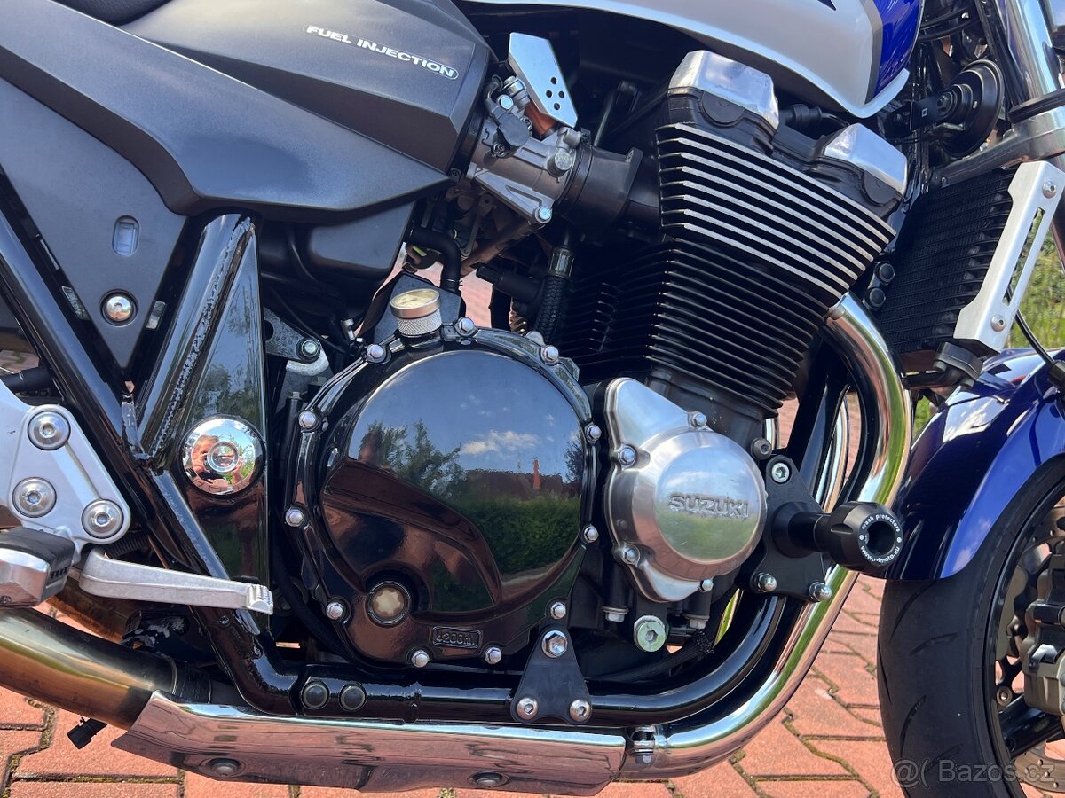 Suzuki GSX 1400 2004 - 4