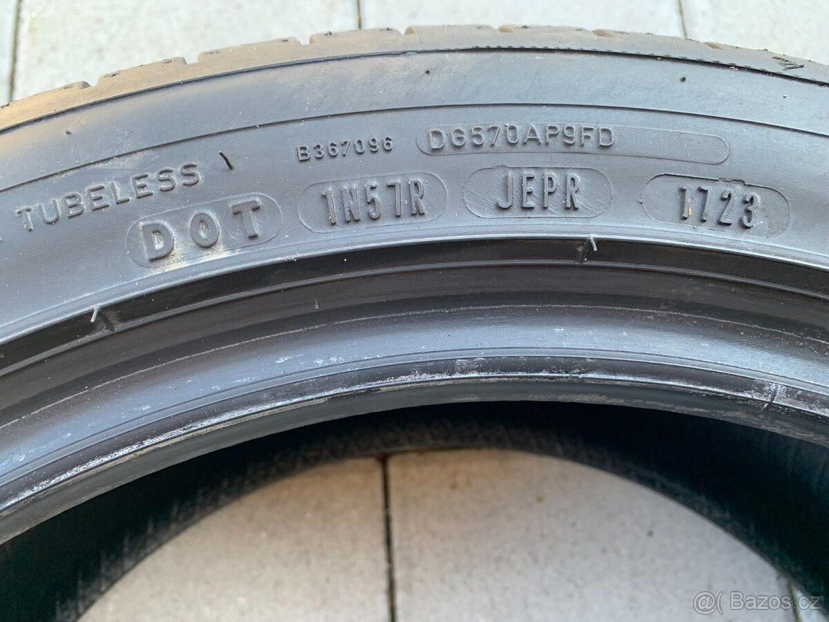 225/45/17 Dunlop Sport Maxx RT2 - 4