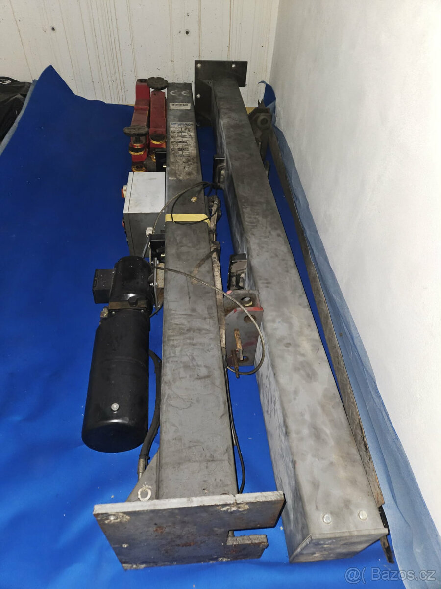 Dvousloupový hydraulický zvedák/hever s přejezdem 3t - 4