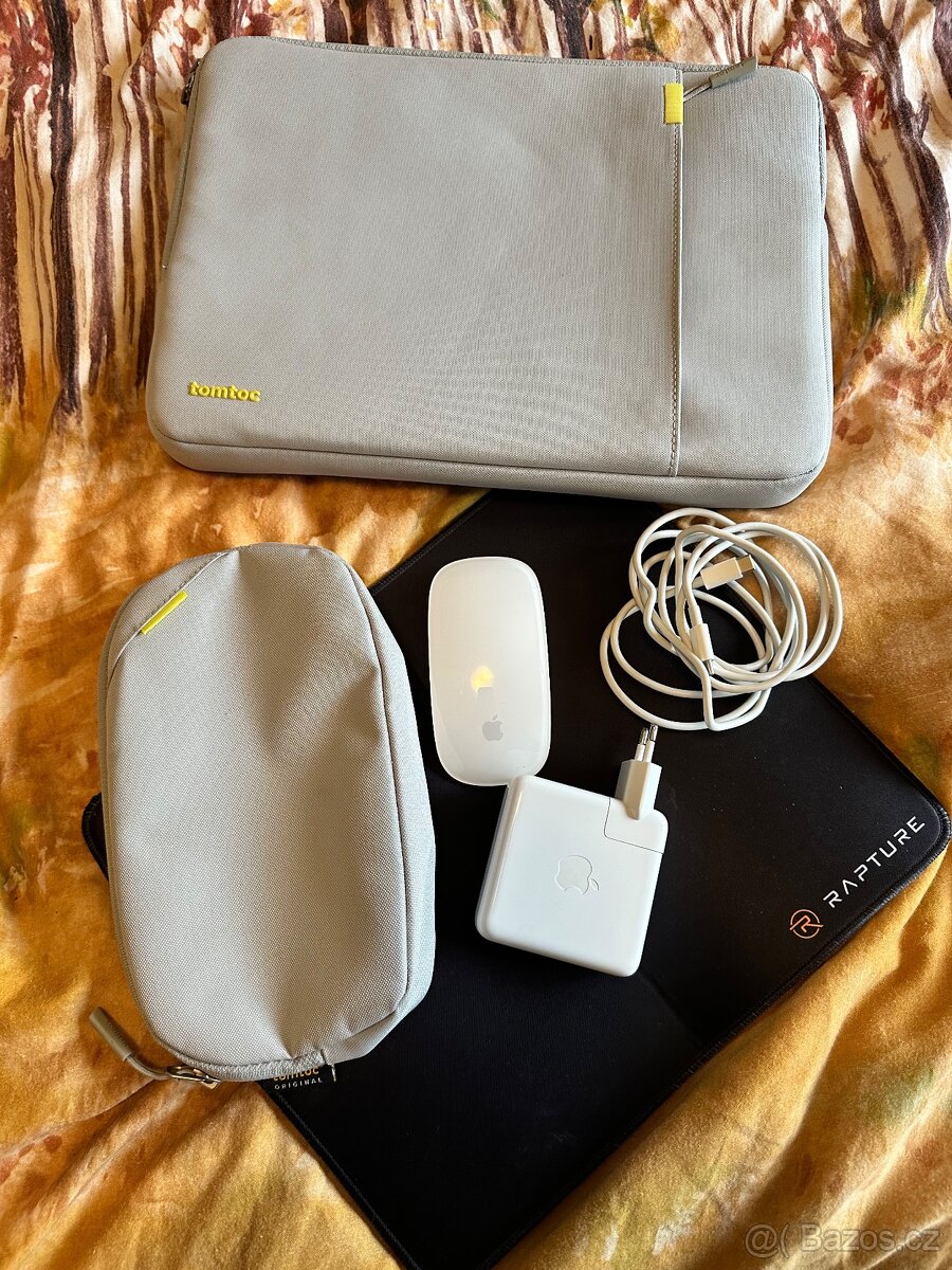 MacBook Pro 13” (M2, 2022) – velmi dobrý stav + Magic Mouse - 4