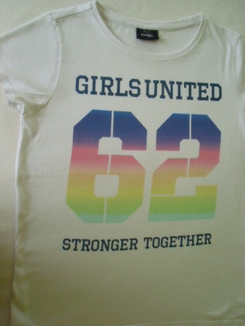 TRIČKA - BEZVADNÝ STAV - kus za 30 Kč - 4