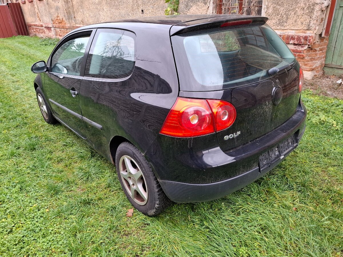 VW Golf V 1.4i 55kw/ / Celek na díly/ // - 4
