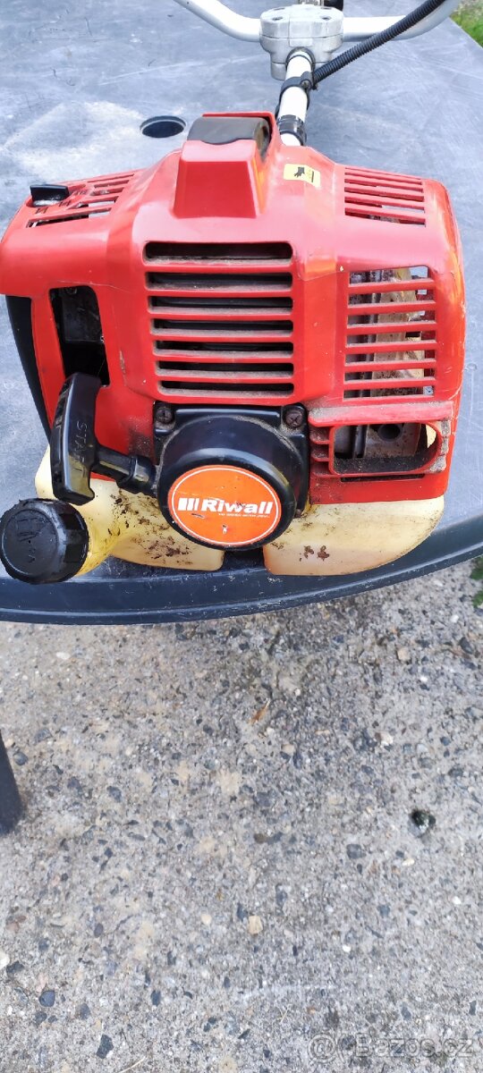 Motorový křovinořez - 4